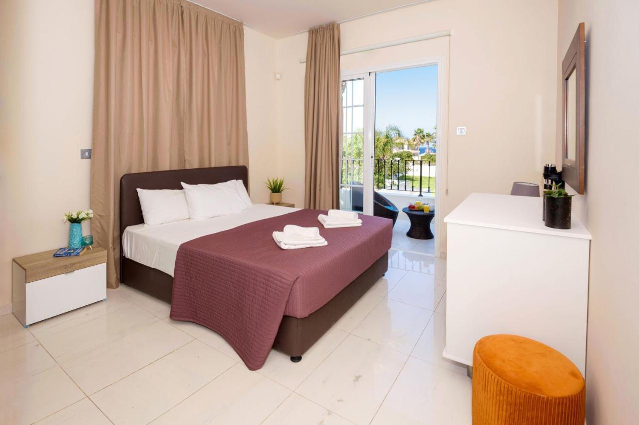 Villa Oceania - Beachfront Paralimni Zewnętrze zdjęcie