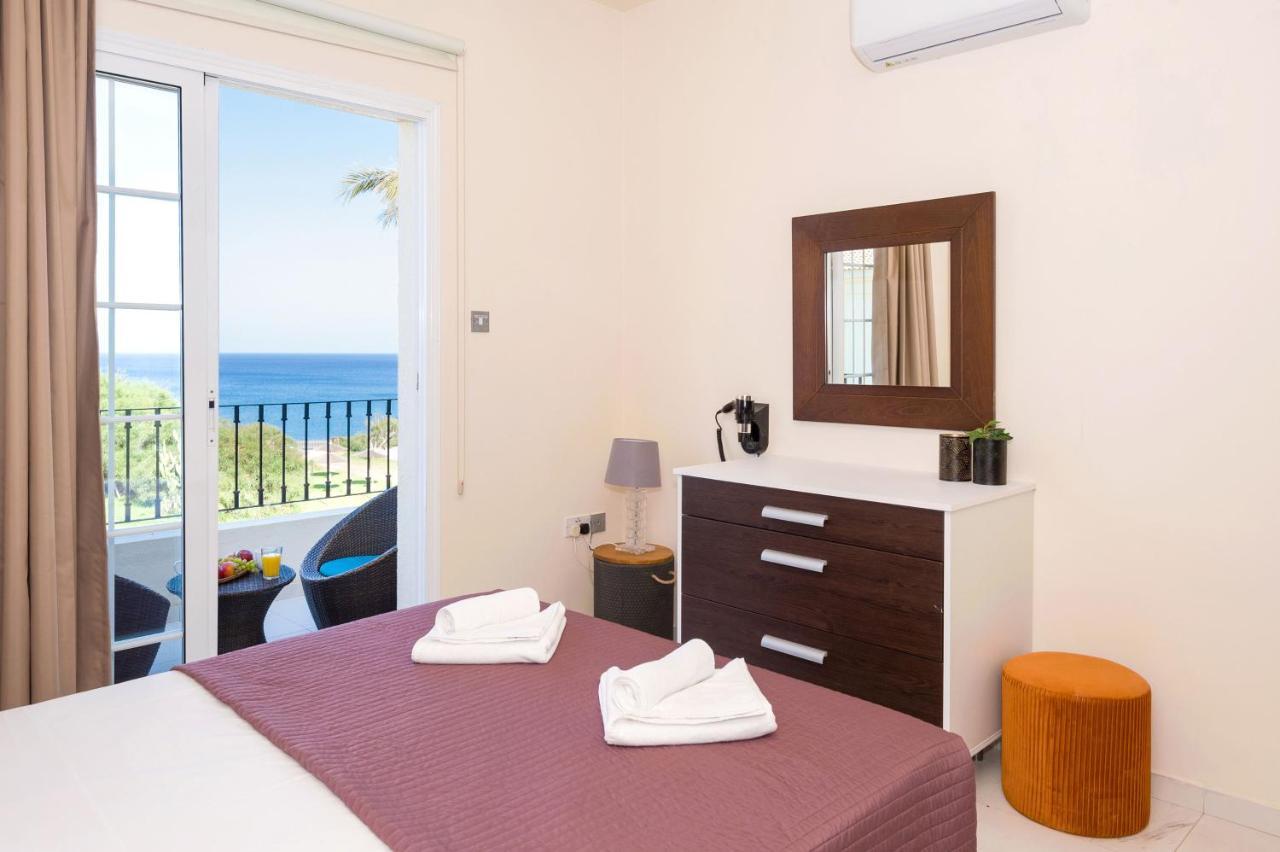 Villa Oceania - Beachfront Paralimni Zewnętrze zdjęcie
