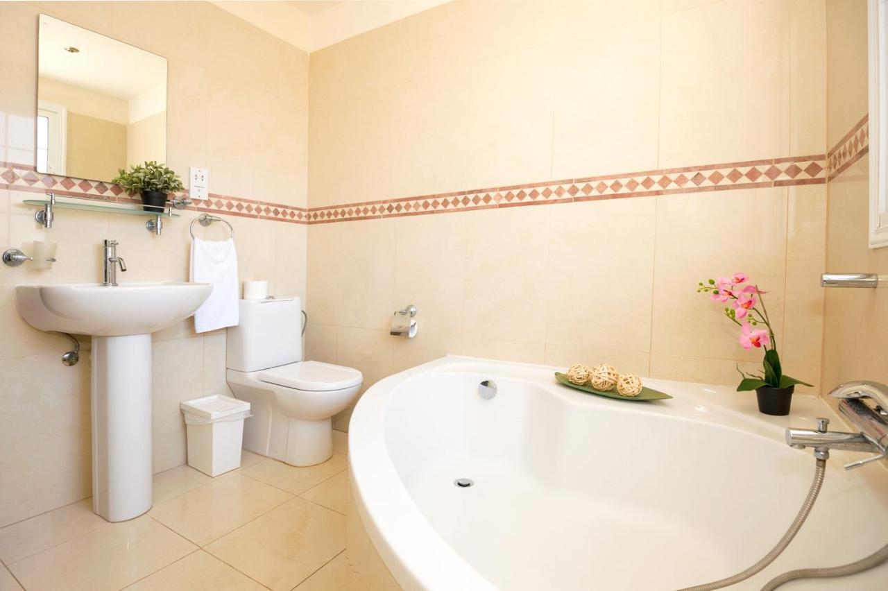 Villa Oceania - Beachfront Paralimni Zewnętrze zdjęcie