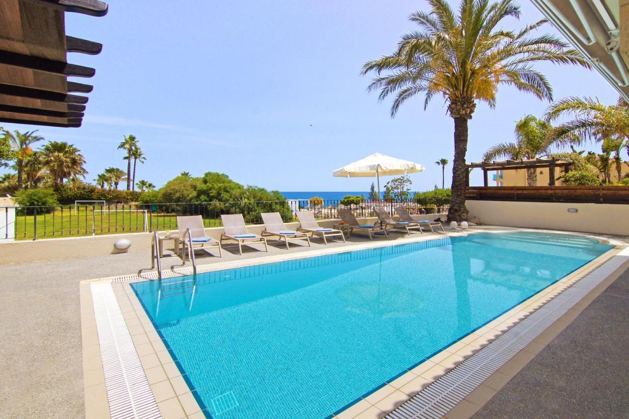 Villa Oceania - Beachfront Paralimni Zewnętrze zdjęcie