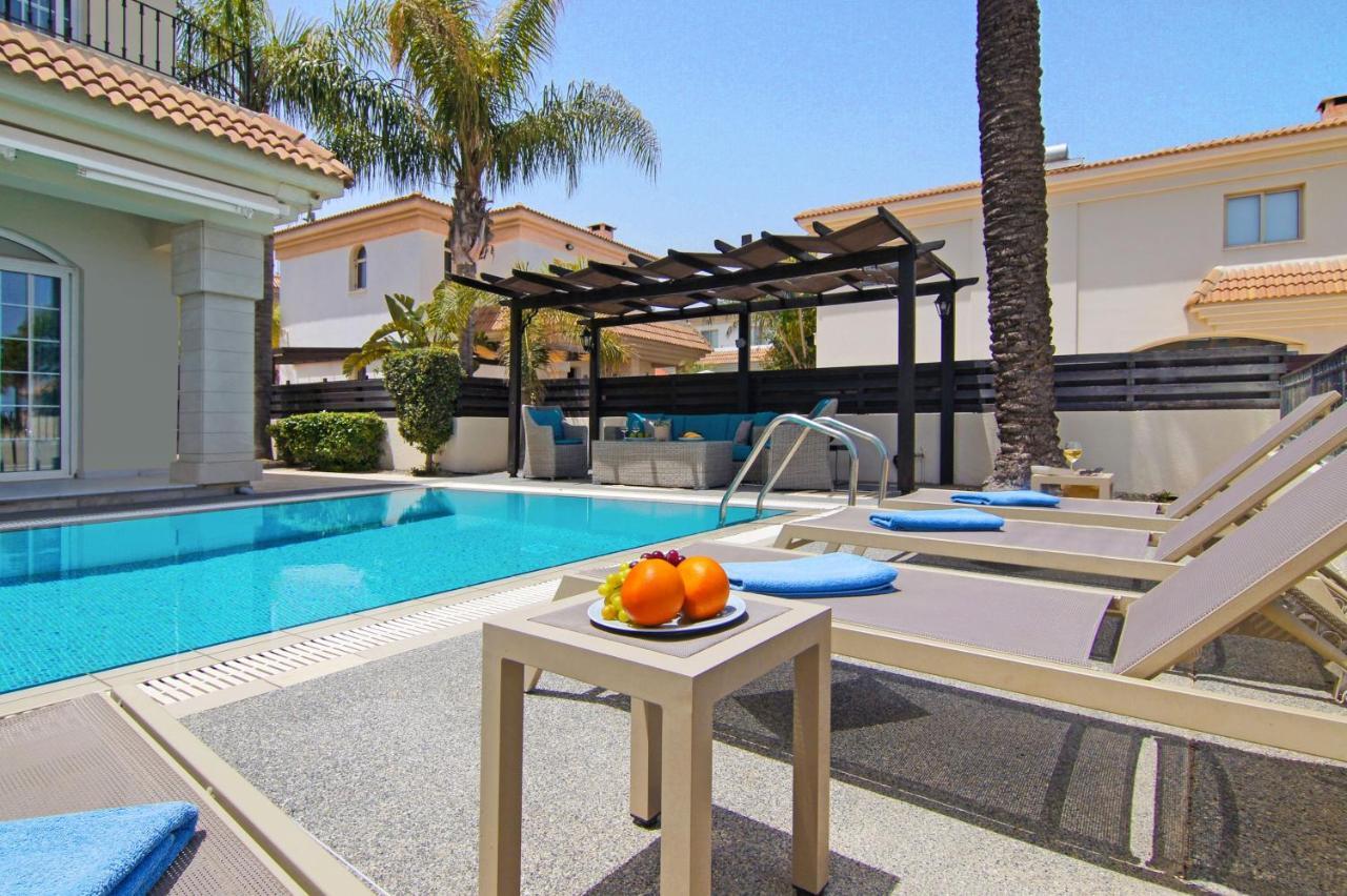 Villa Oceania - Beachfront Paralimni Zewnętrze zdjęcie