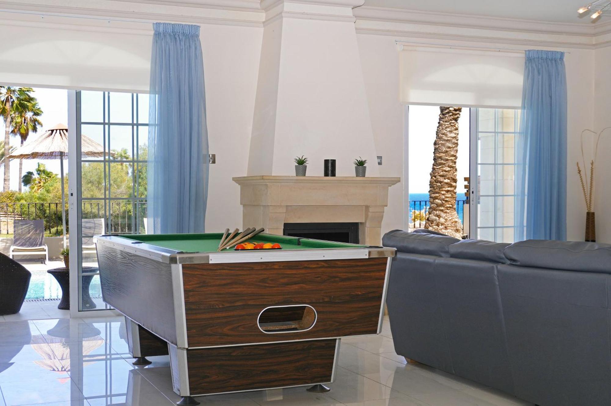 Villa Oceania - Beachfront Paralimni Zewnętrze zdjęcie